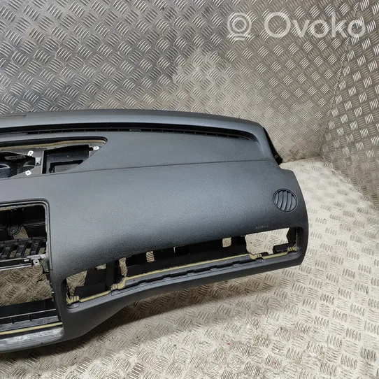 Volkswagen Touareg II Dashboard 7P1857100