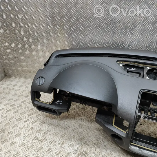 Volkswagen Touareg II Dashboard 7P1857100