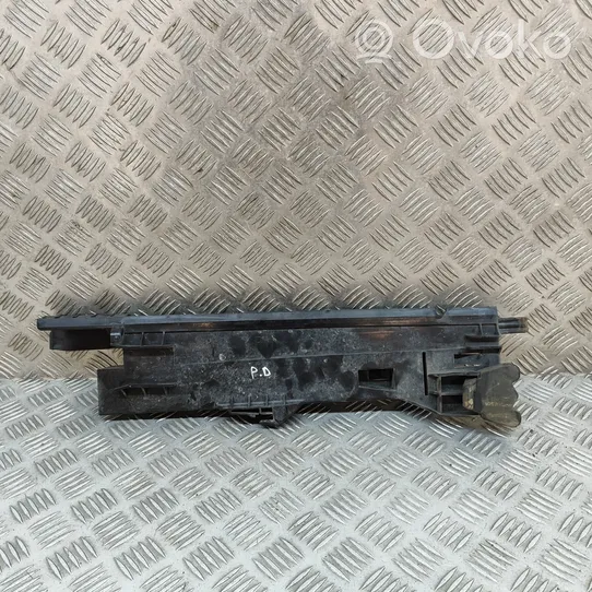 BMW X5 E70 Staffa del pannello di supporto del radiatore 7799762