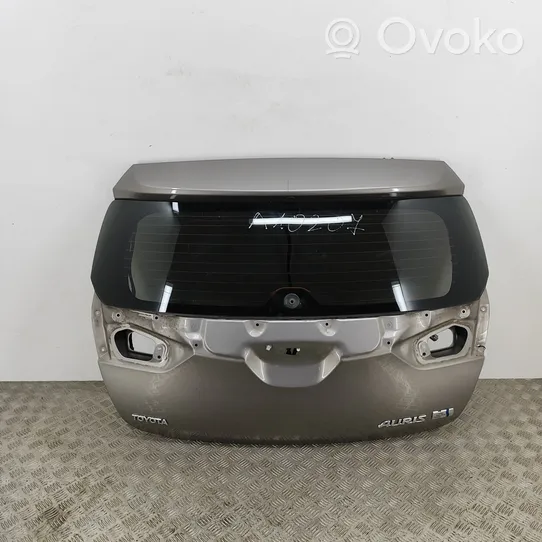 Toyota Auris E180 Takaluukun/tavaratilan kansi 6700512C30