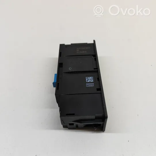 Mercedes-Benz C W205 USB socket connector A2138200401