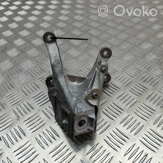 BMW 5 G30 G31 Variklio tvirtinimo kronšteinas 6861564