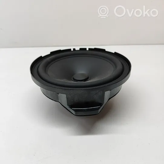 Mercedes-Benz CLA C117 X117 W117 Takaoven kaiutin A2468200102