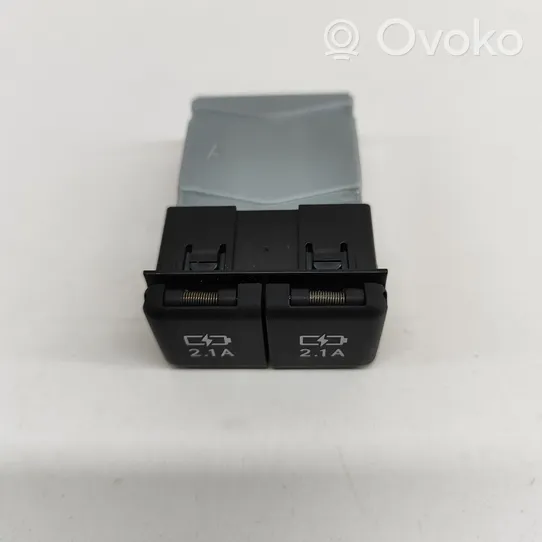 Lexus UX Gniazdo / Złącze USB 8553250020