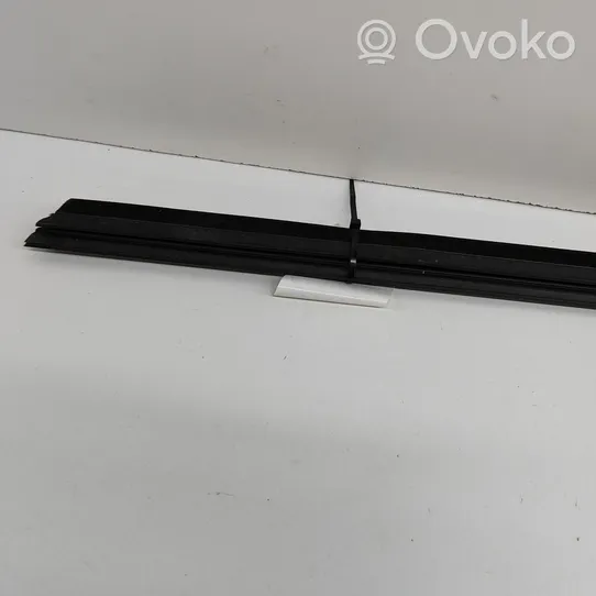 Mercedes-Benz GLA W156 Rivestimento del vetro della portiera A1567250482