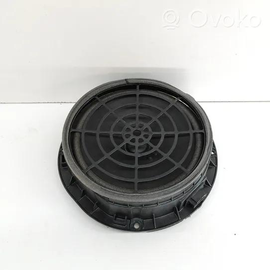 Audi A4 S4 B9 Altavoz de la puerta delantera 8W0035415