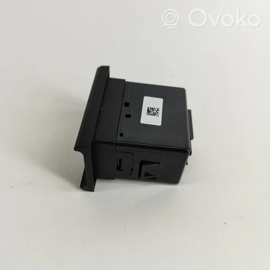 KIA Niro USB socket connector 96120K0110