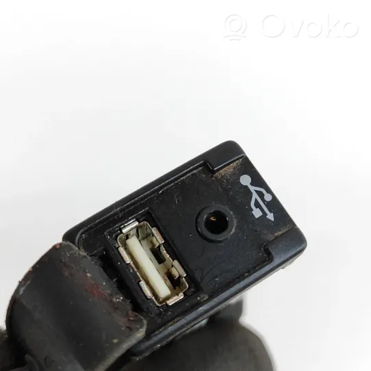 Toyota Land Cruiser (J150) Connettore plug in USB 8619060030