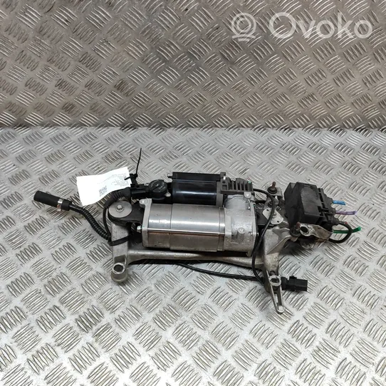 Audi Q7 4L Compresseur / pompe à suspension pneumatique 7L0616879