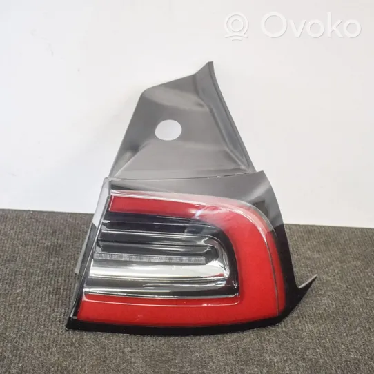 Tesla Model 3 Lampa tylna 1077398