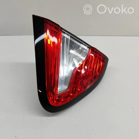 Renault Captur Lampy tylnej klapy bagażnika 265500812R