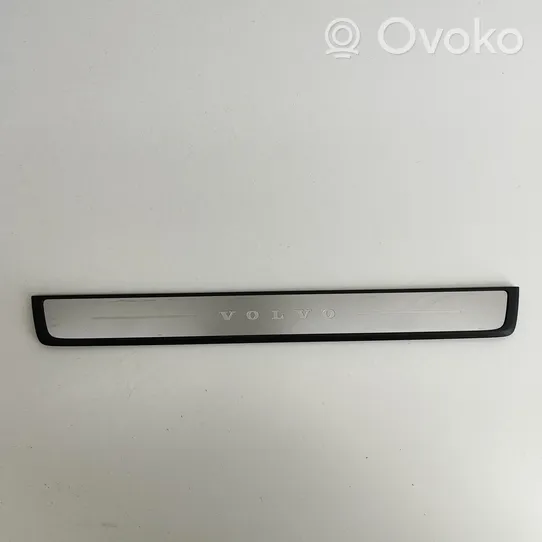 Volvo XC40 Etuoven kynnyksen suojalista 32289844
