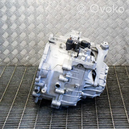 Volvo V40 Механическая коробка передач, 6 передач 31280651