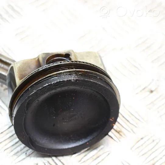 Opel Zafira B Piston 55558801