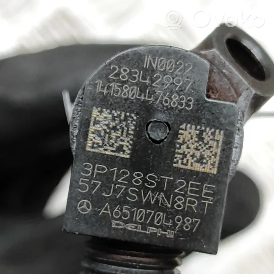 Mercedes-Benz C W204 Fuel injector 28342997