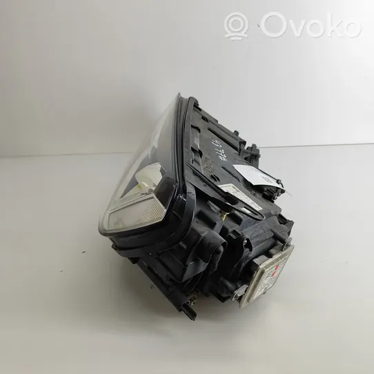 Volkswagen Touareg II Lampa przednia 7P2941751A