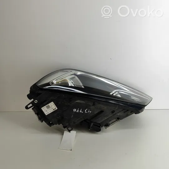 Volkswagen Touareg II Lampa przednia 7P2941751A