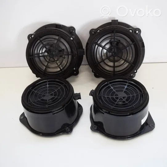 Audi Q7 4L Garso sistemos komplektas 4L0035382B