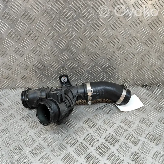 Volkswagen Touareg II Tube d'admission de tuyau de refroidisseur intermédiaire 7P0145709A