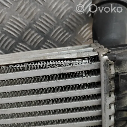 Volkswagen Touareg II Starpdzesētāja radiators 7L6145803D