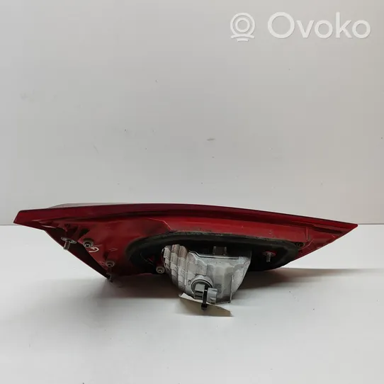 Toyota Auris E180 Lampy tylnej klapy bagażnika 8158102460