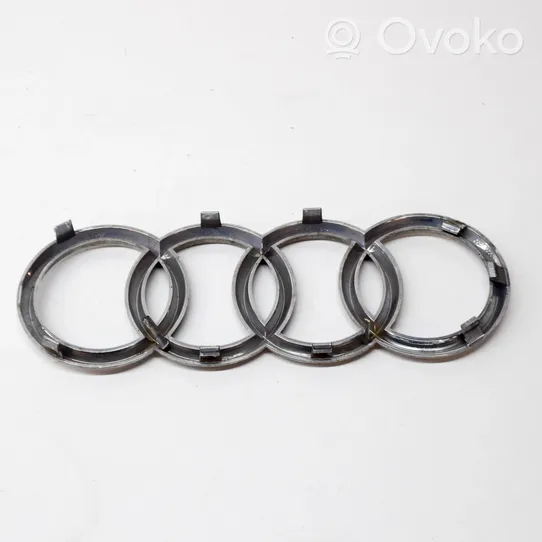 Audi A4 S4 B9 Mostrina con logo/emblema della casa automobilistica 8T0853605