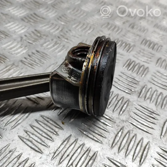 Volkswagen Golf VII Piston 06K107065F