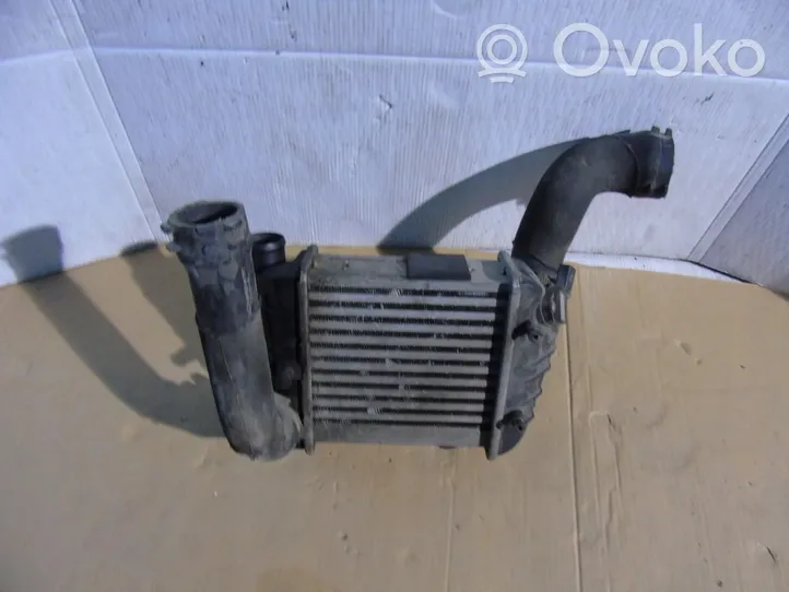 Audi A4 S4 B9 8W Chłodnica powietrza doładowującego / Intercooler 