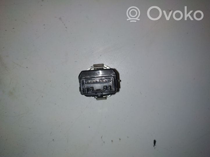 Toyota Corolla Verso E121 Bouton poussoir de démarrage du moteur 15A710