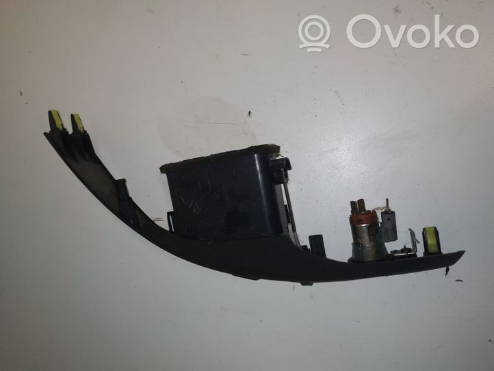 Toyota Corolla Verso E121 Centrinės oro grotelės 5568064010