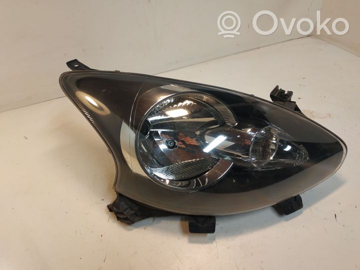 Toyota Aygo AB10 Lampa przednia 811100H010