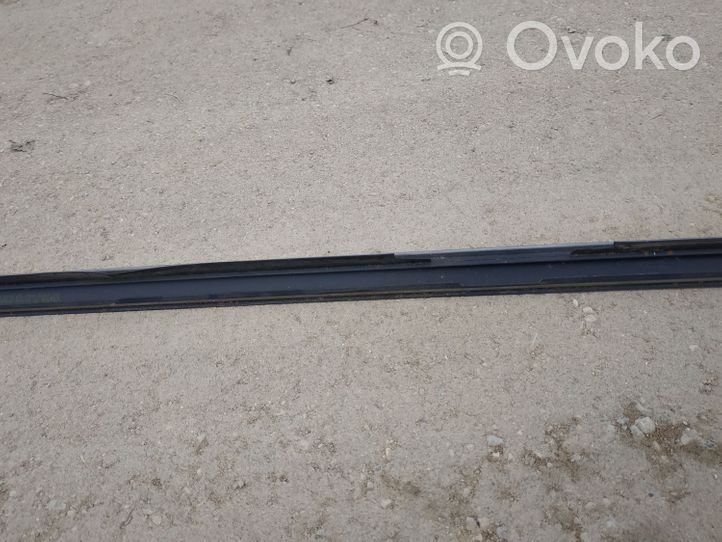 Volvo V70 Katon muotolistan suoja 39992663