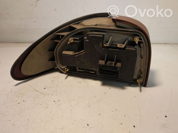 Ford Mondeo MK I Lampa tylna 938613N004