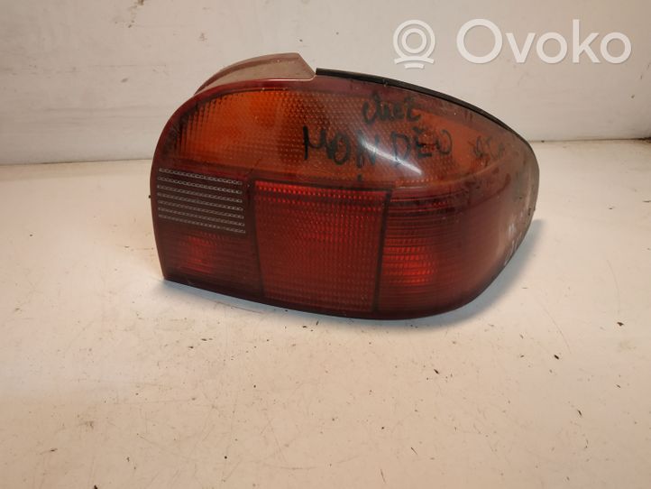 Ford Mondeo MK I Luci posteriori 938613N004