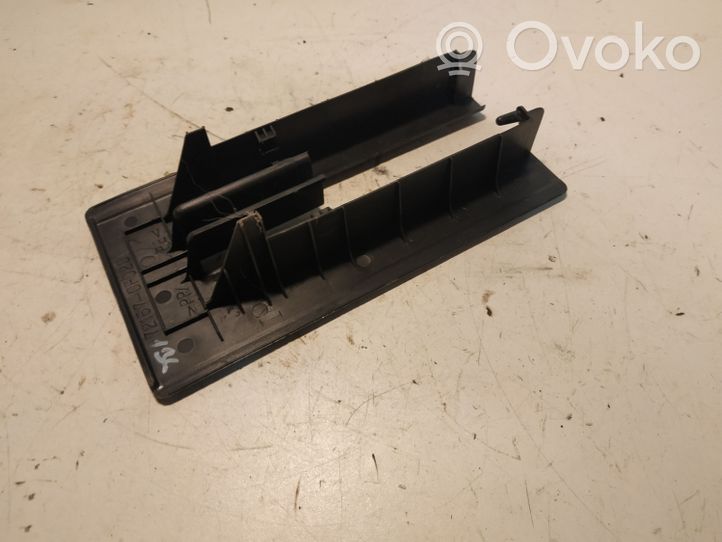 Toyota Corolla Verso AR10 Copertura rivestimento binario sedile posteriore 721570F020