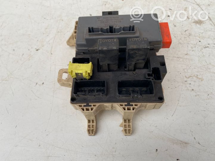 Toyota Corolla E110 Module de fusibles 2864112150