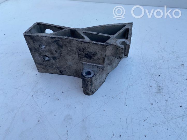 Volvo S80 Engine mounting bracket 8684364