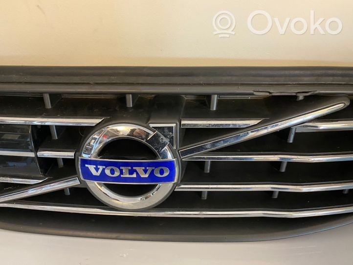 Volvo XC60 Griglia superiore del radiatore paraurti anteriore 31353832