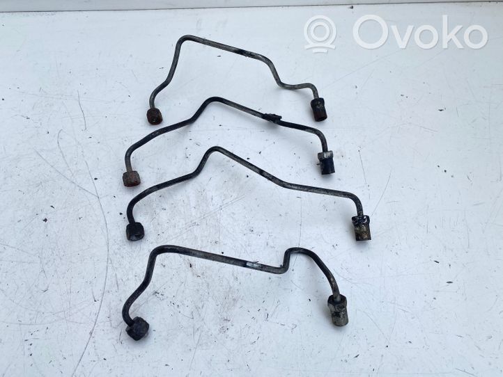 Toyota Avensis T250 Fuel injector supply line/pipe 