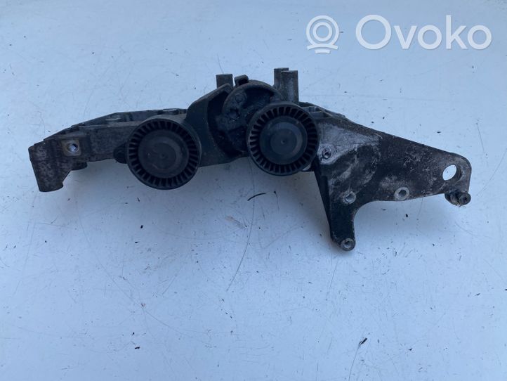 Volvo V70 Mocowanie alternatora 30757168