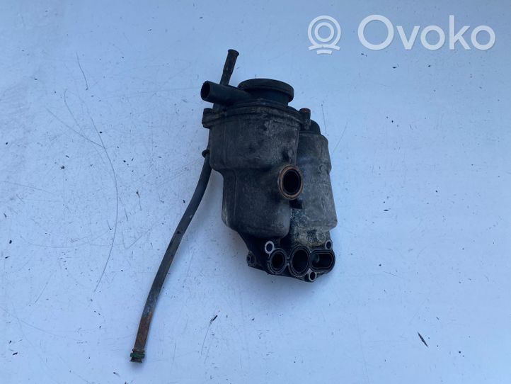 Volvo V70 Öljynsuodattimen kannake 30677920