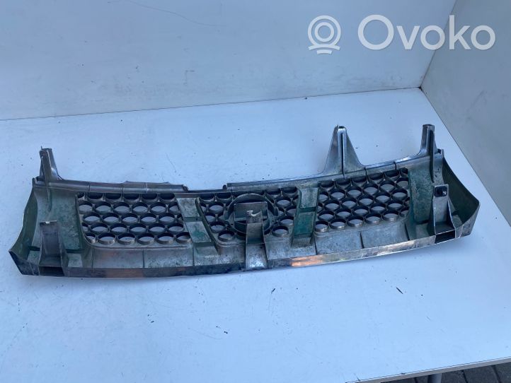 Nissan Navara D22 Grille calandre supérieure de pare-chocs avant 62310VK000