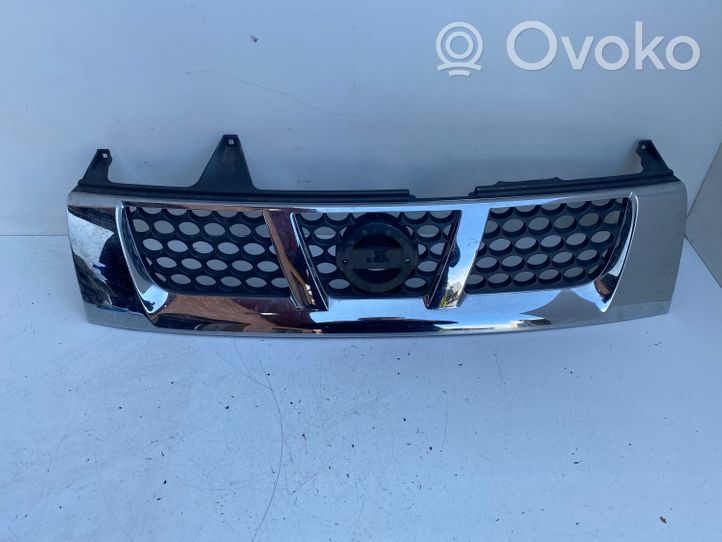 Nissan Navara D22 Grille calandre supérieure de pare-chocs avant 62310VK000