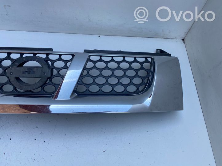 Nissan Navara D22 Grille calandre supérieure de pare-chocs avant 62310VK000