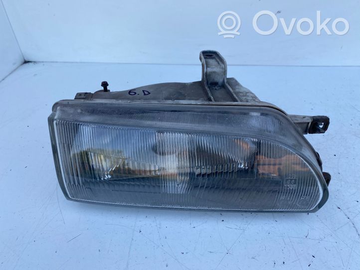 Toyota Corolla E90 Lampa przednia 12307