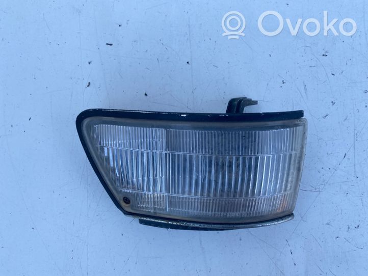 Toyota Corolla E90 Indicatore di direzione anteriore 31833090B