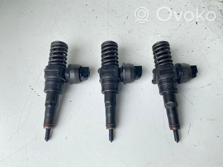 Volkswagen Golf V Set di iniettori 038130073AG