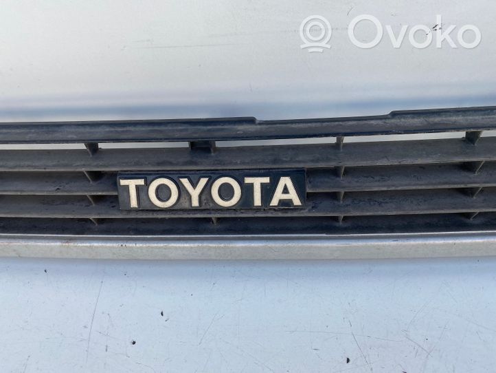 Toyota Corolla E80 Grotelės viršutinės 5310112600