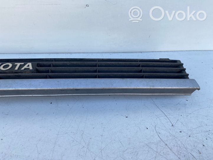 Toyota Corolla E80 Maskownica / Grill / Atrapa górna chłodnicy 5310112600