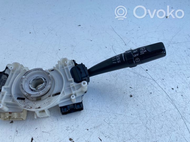 Toyota Avensis T220 Leva/interruttore dell’indicatore di direzione e tergicristallo 17B553